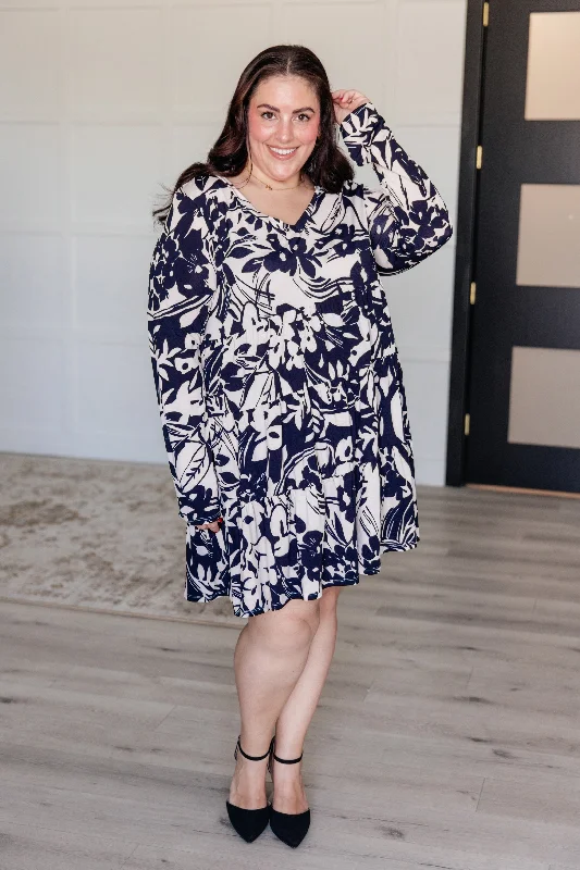 Last Chance Worthwhile Moment Floral Tiered Dress in Oatmeal and Navy